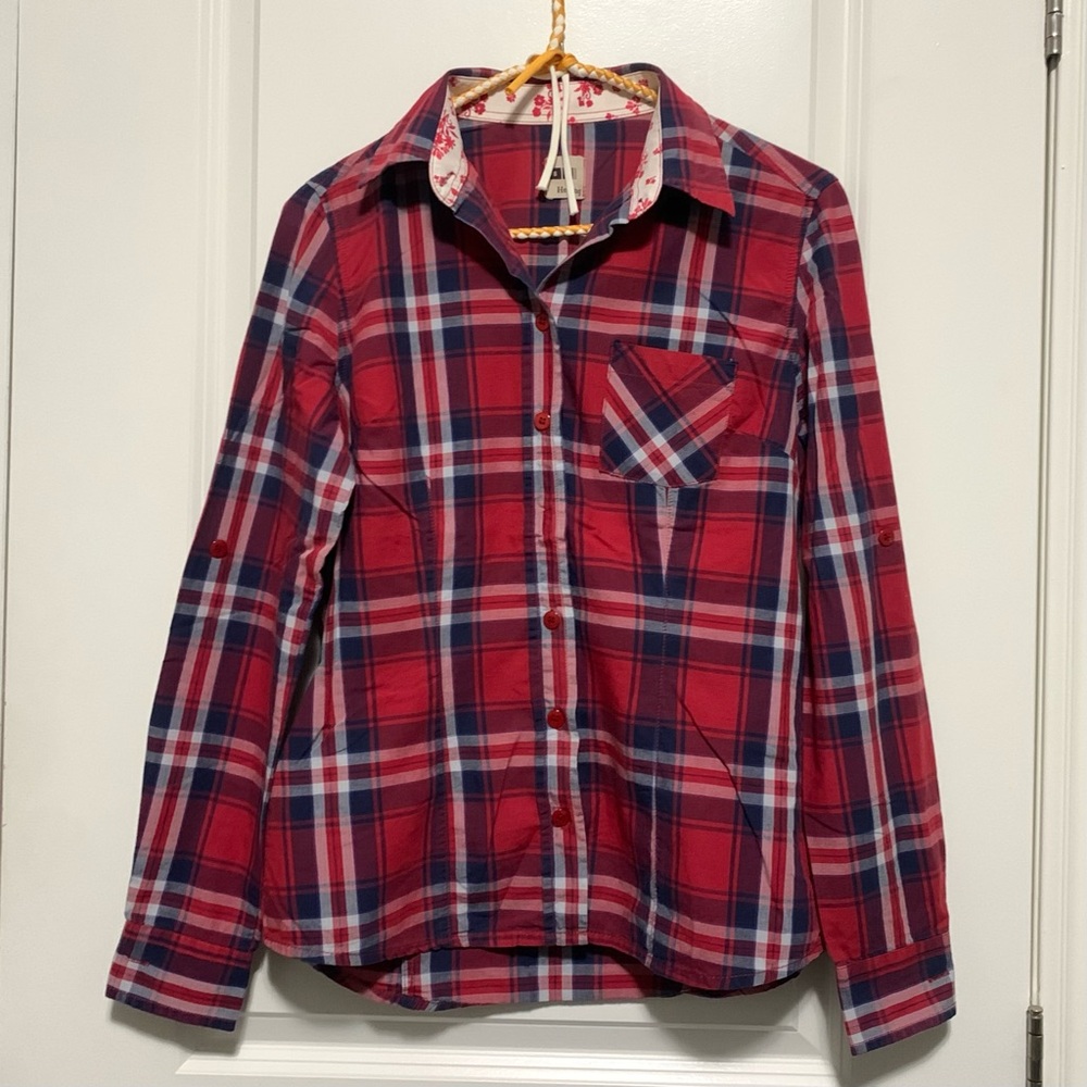 Women's plaid pattern shirt